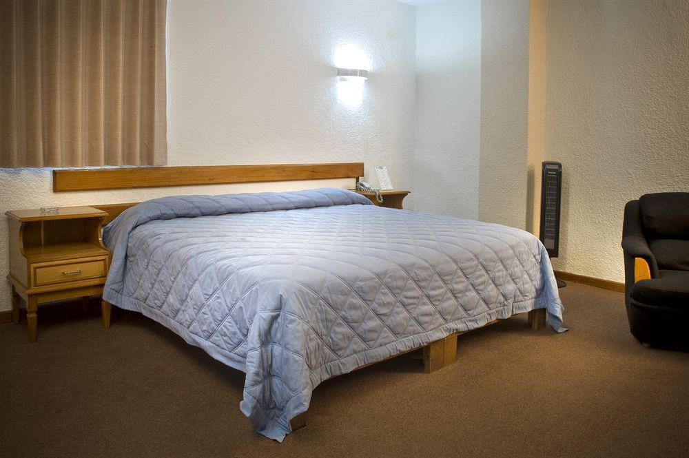 Estanza Hotel & Suites Morelia Bagian luar foto