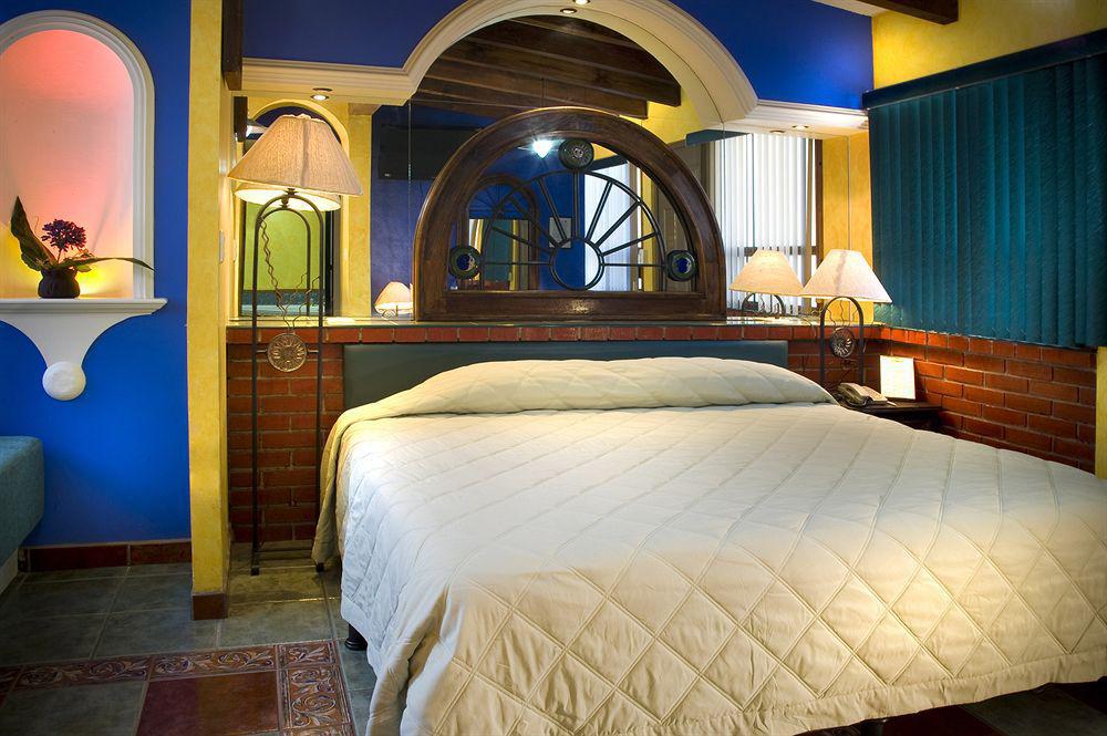 Estanza Hotel & Suites Morelia Bagian luar foto