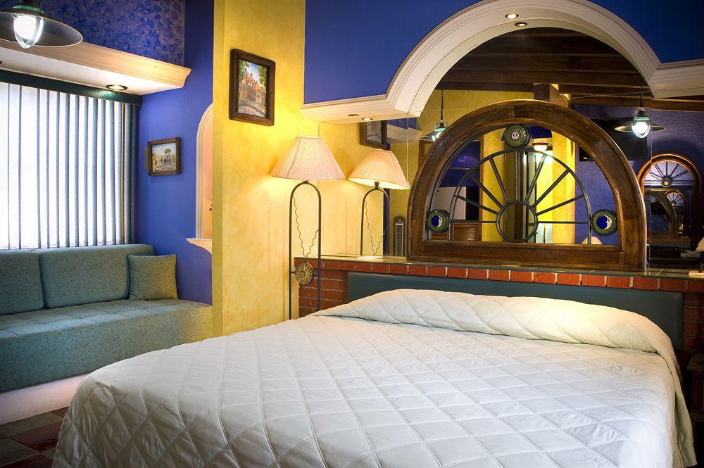 Estanza Hotel & Suites Morelia Bagian luar foto