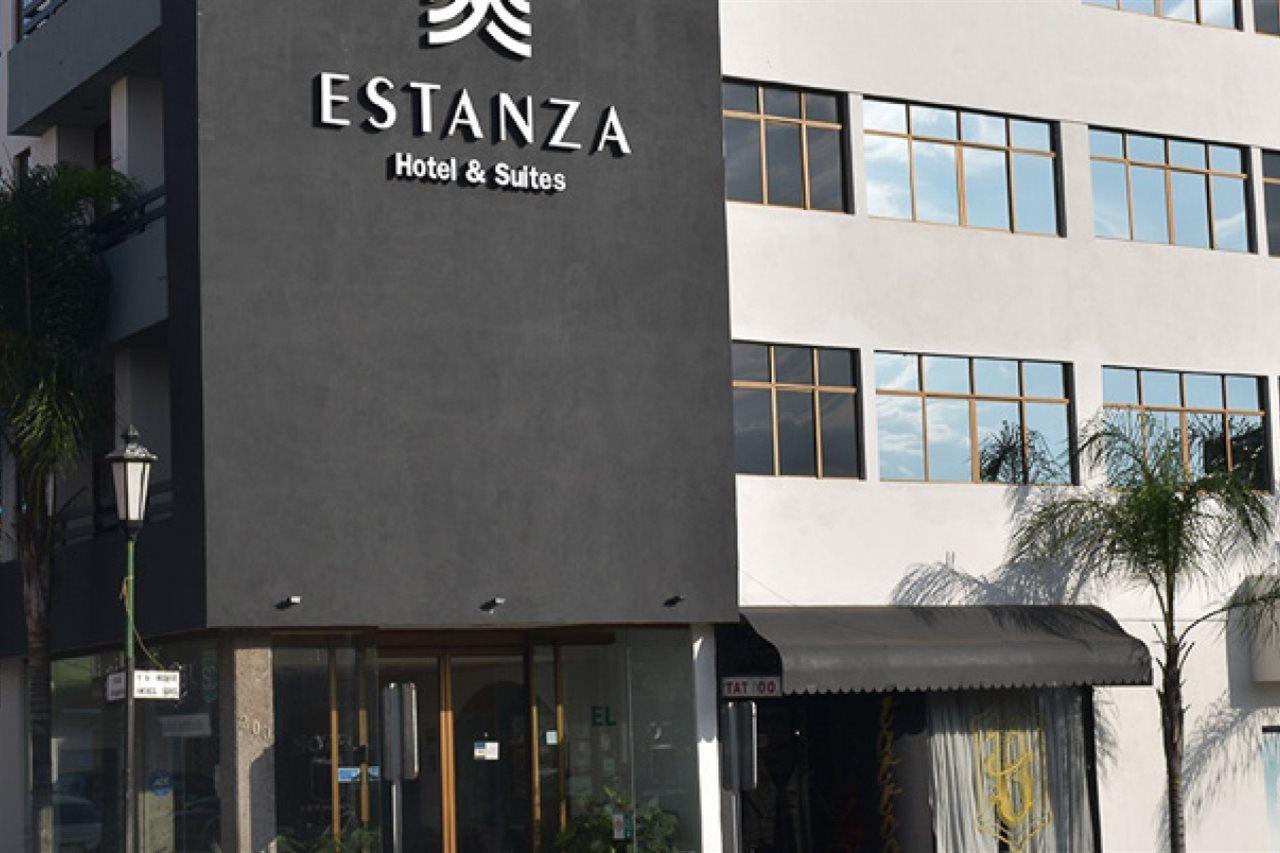 Estanza Hotel & Suites Morelia Bagian luar foto