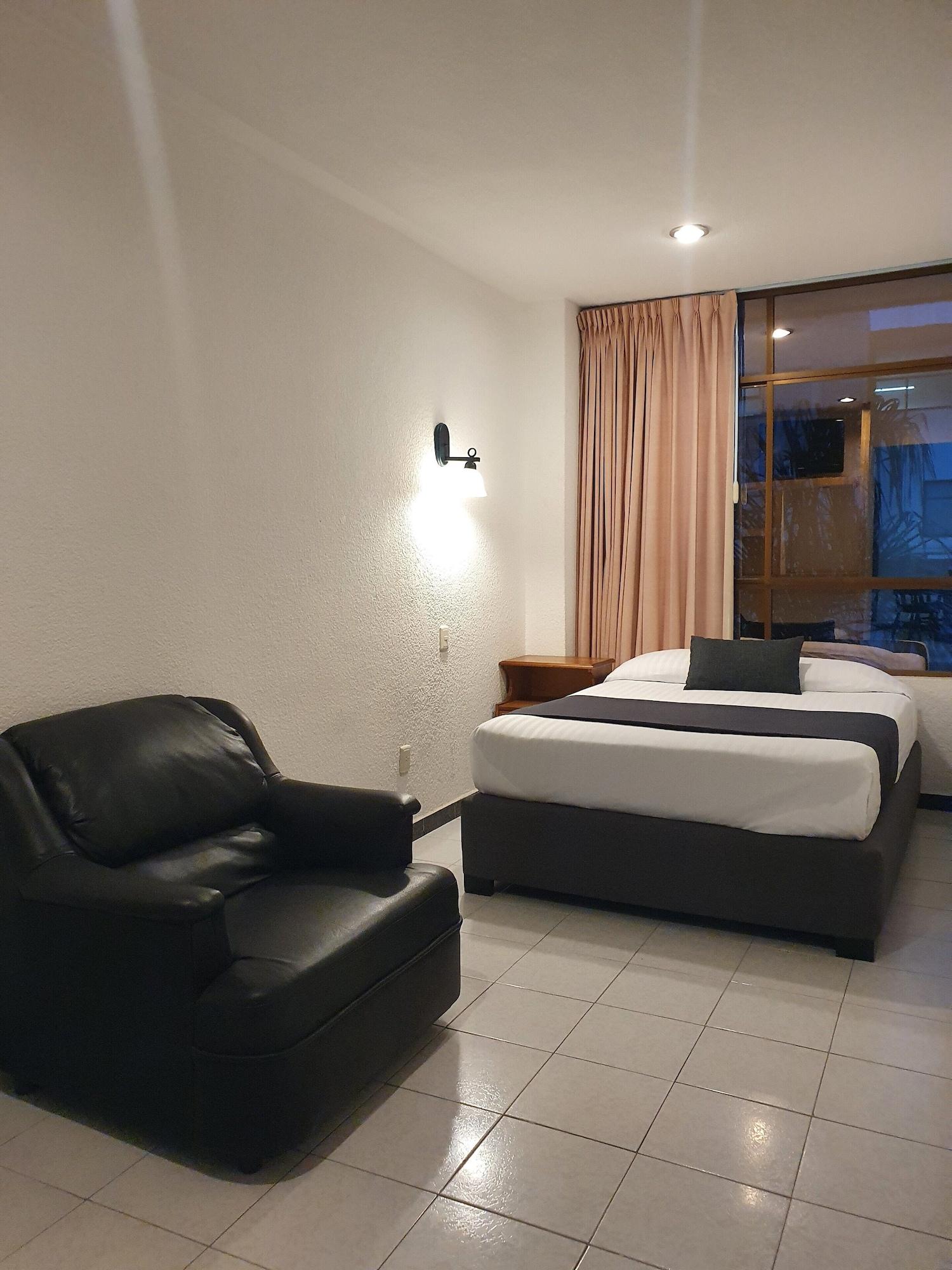 Estanza Hotel & Suites Morelia Bagian luar foto