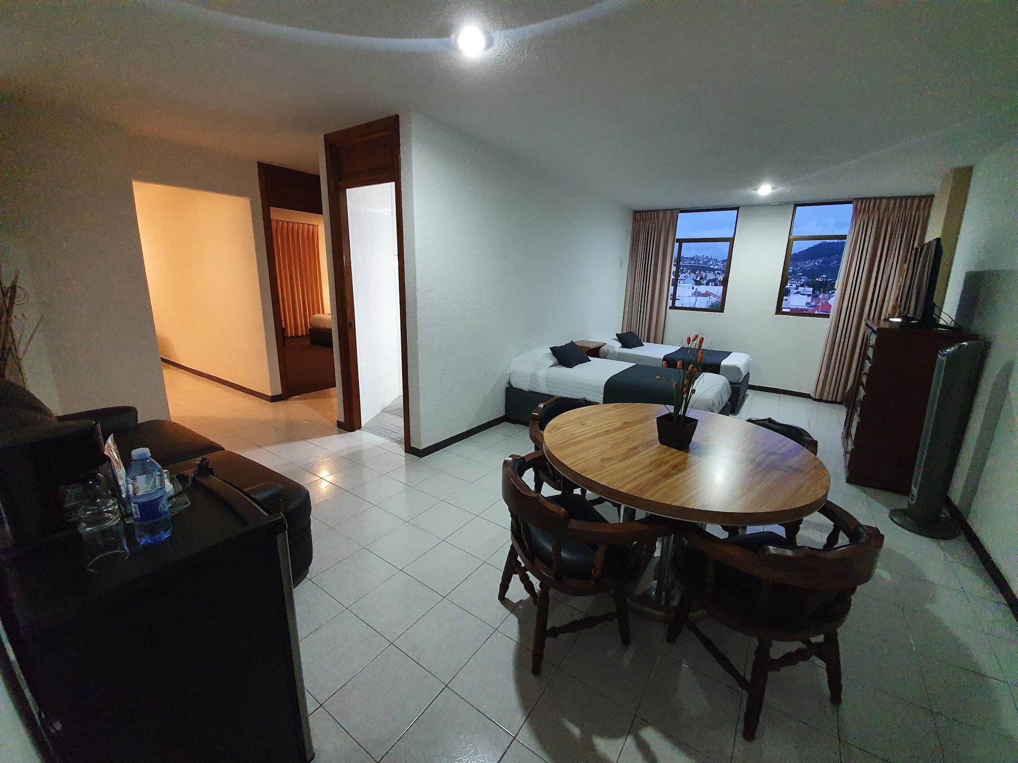 Estanza Hotel & Suites Morelia Bagian luar foto