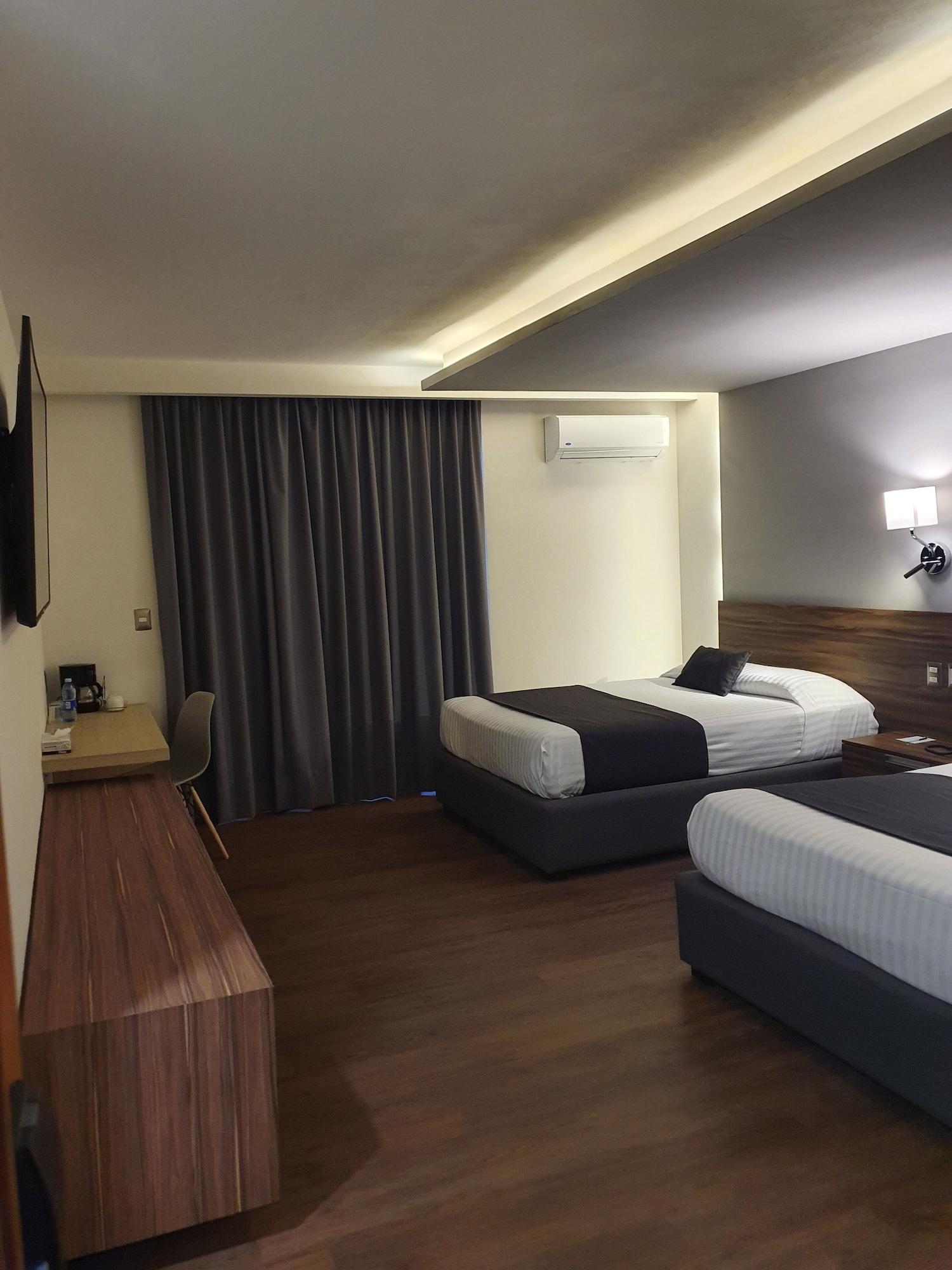 Estanza Hotel & Suites Morelia Bagian luar foto