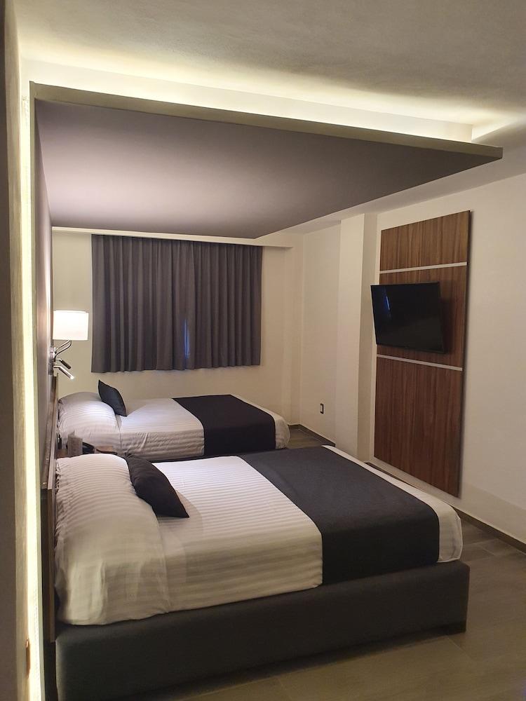 Estanza Hotel & Suites Morelia Bagian luar foto