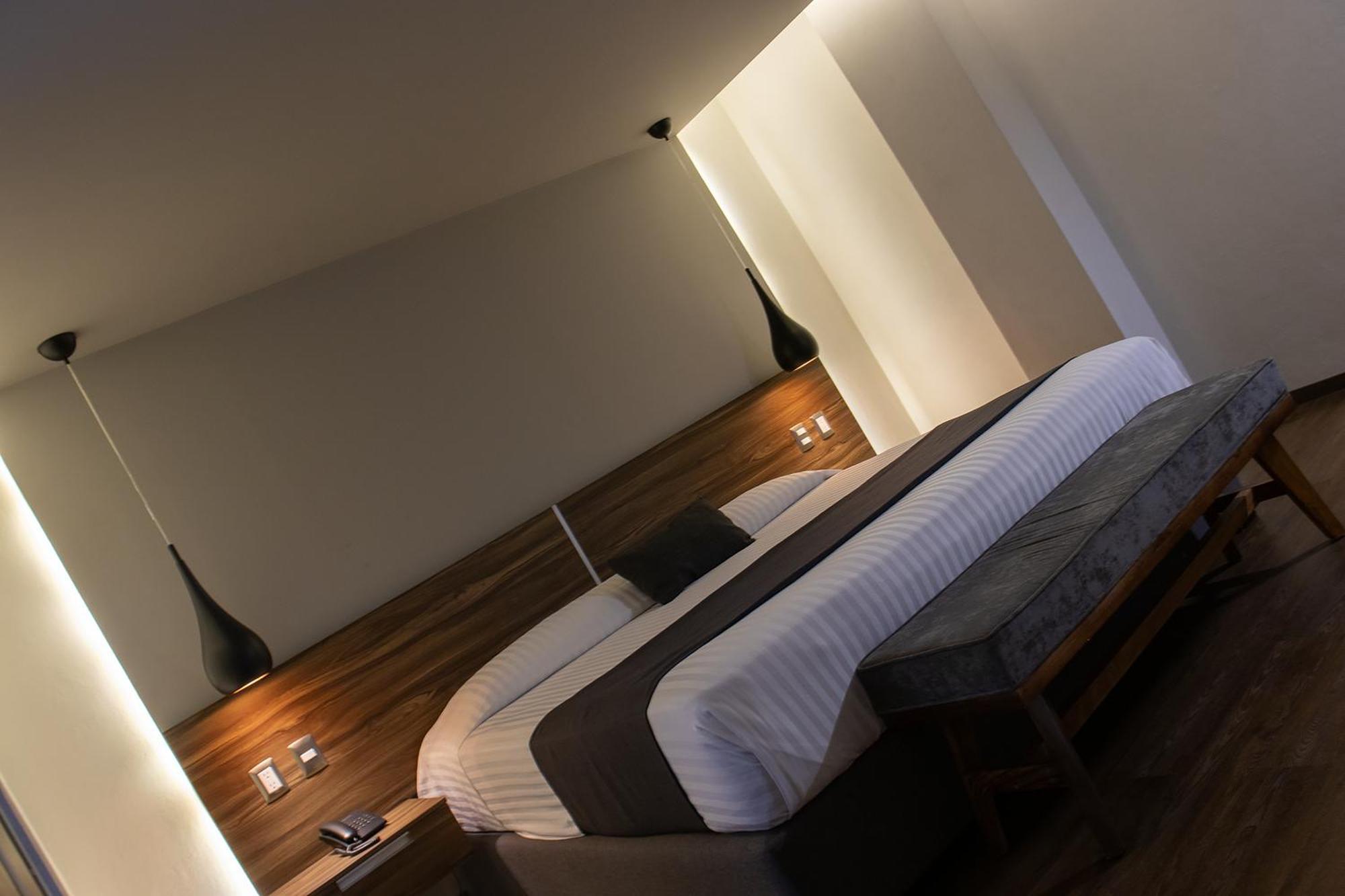 Estanza Hotel & Suites Morelia Bagian luar foto