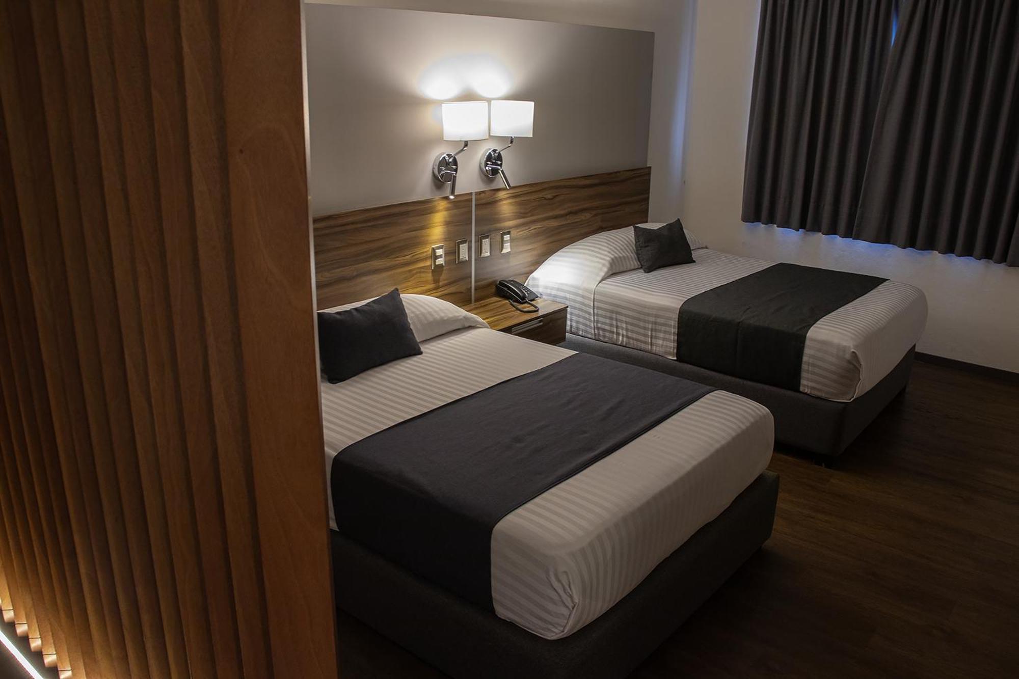 Estanza Hotel & Suites Morelia Bagian luar foto
