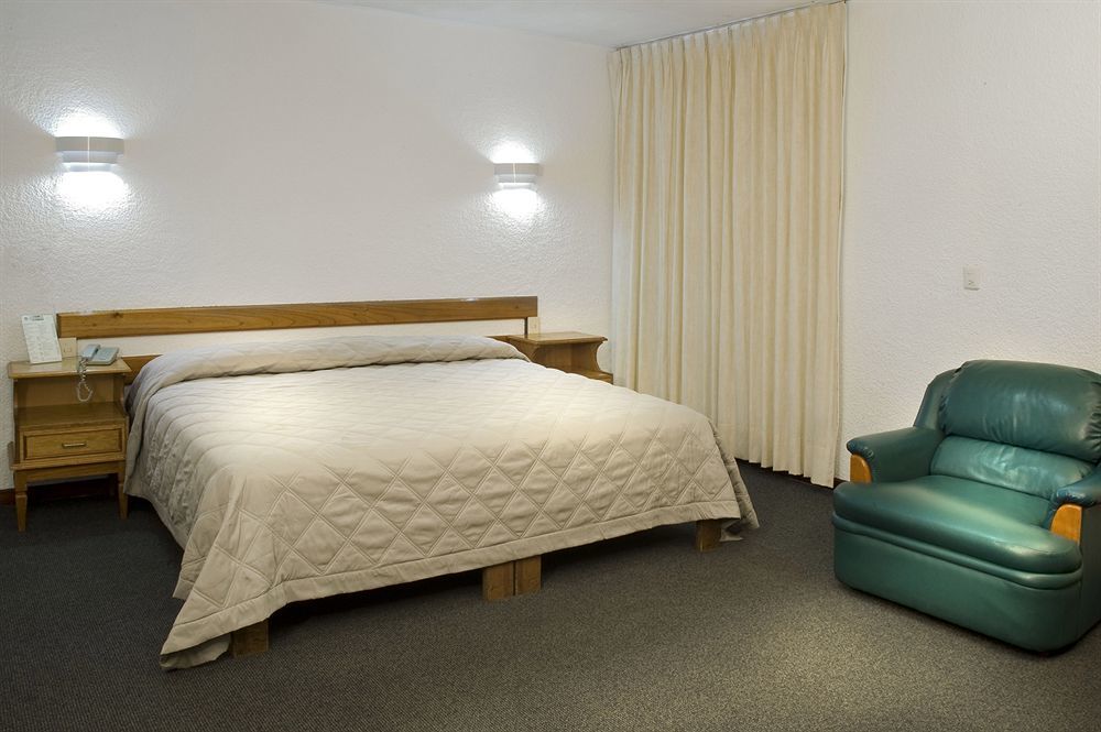Estanza Hotel & Suites Morelia Bagian luar foto