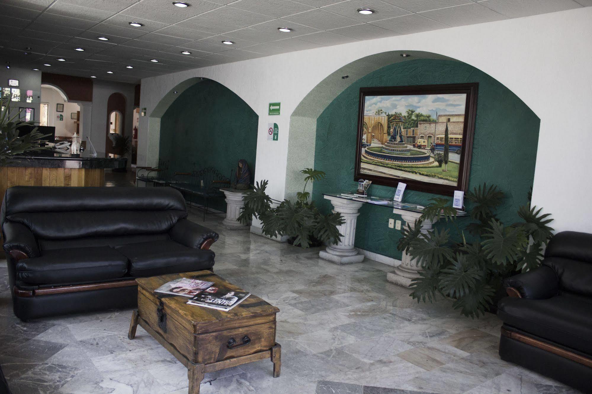Estanza Hotel & Suites Morelia Bagian luar foto