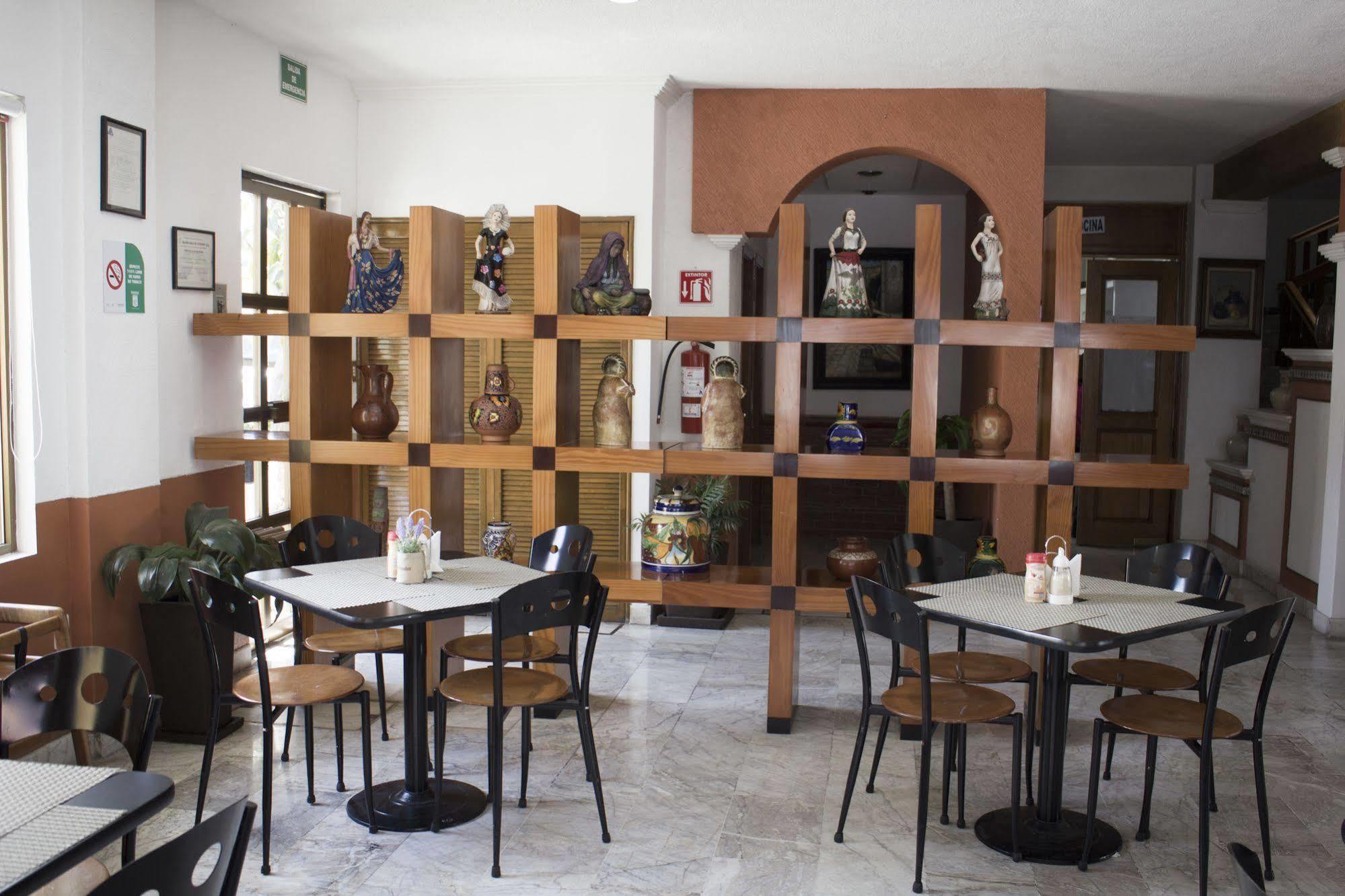 Estanza Hotel & Suites Morelia Bagian luar foto